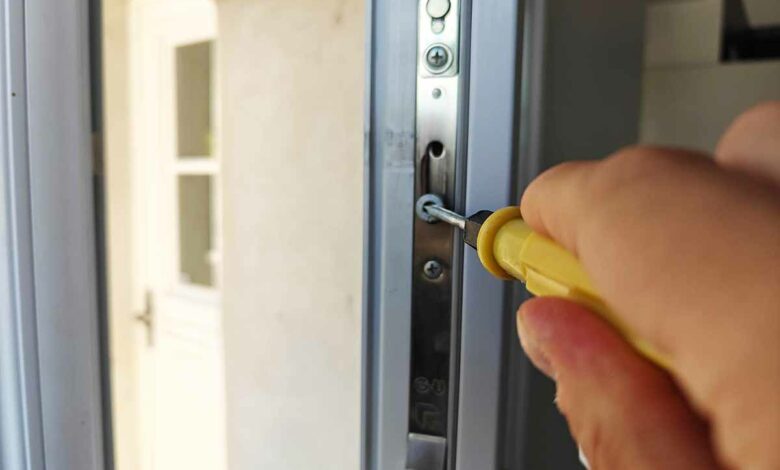 Cette vis sert à régler la pression à l'intérieur de vos joints de fenêtre.