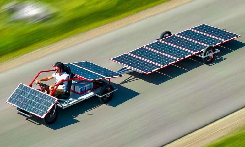 Il créé un véhicule solaire avec une autonomie théorique illimitée.