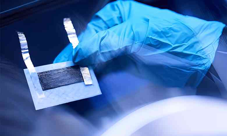 Une batterie composée de fibre de carbone développée par une équipe de chercheurs d'une université suédoise.
