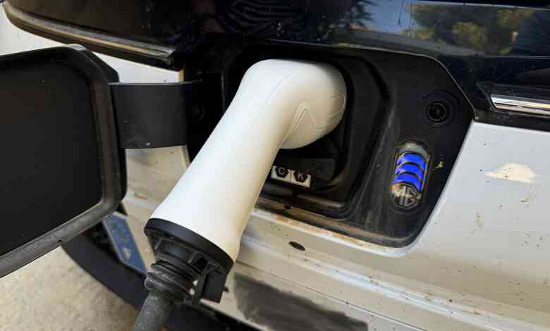 Certains véhicules électriques peuvent alimenter un logement en électricité, cela s'appelle le V2H.