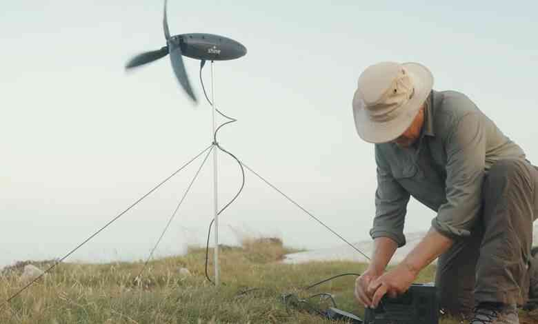 Une éolienne portable qui peut générer de l'électricité.