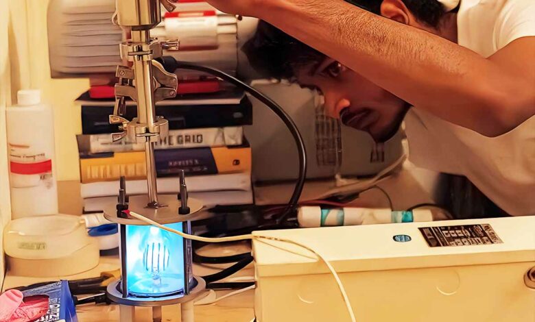 Il a créé un réacteur nucléaire miniature dans sa chambre !