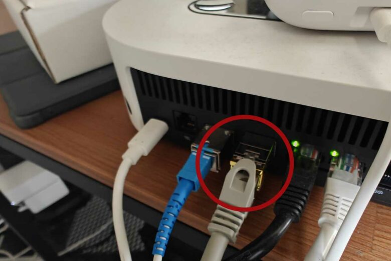 Le branchement du module SFP sur la Freebox Ultra.