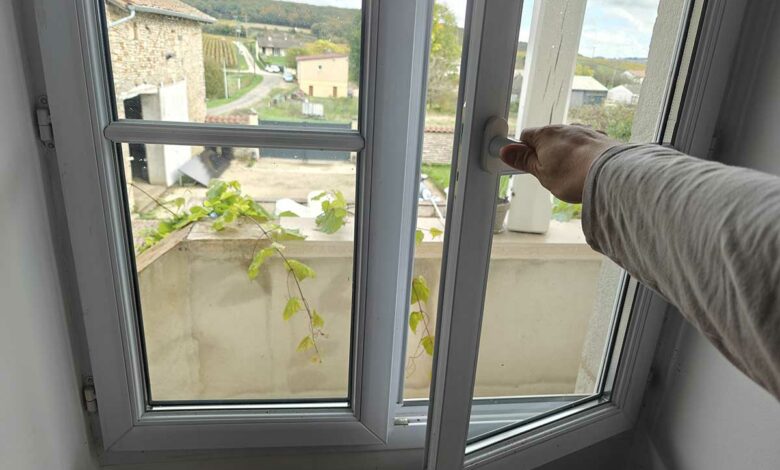 Une fenêtre ouverte pour aerer.
