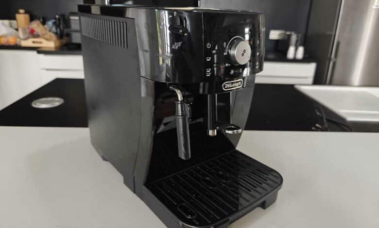 Une machine à café en grains.