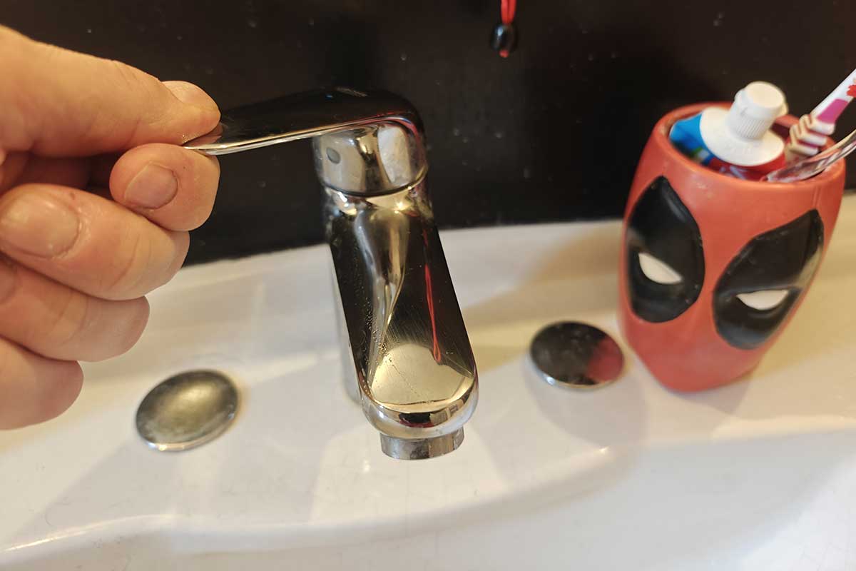 Fermeture d'un robinet.