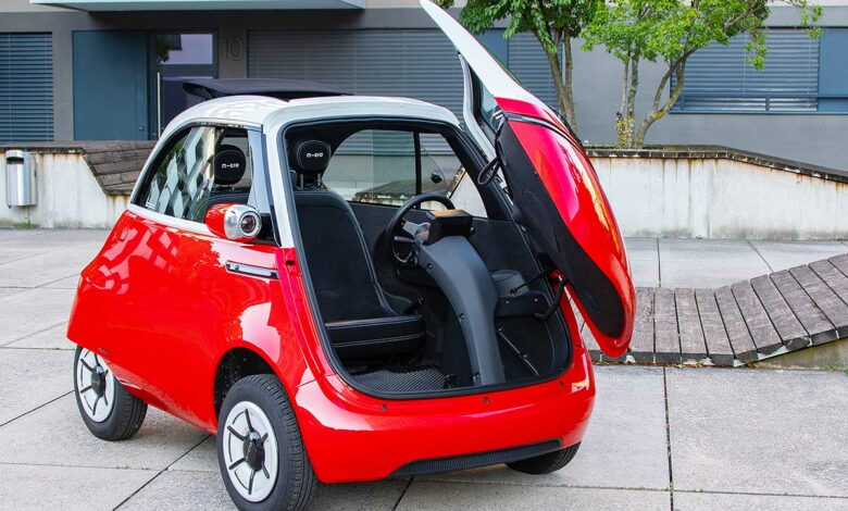 Une ouverture à l'avant qui rappelle l'Isetta des années 1960.