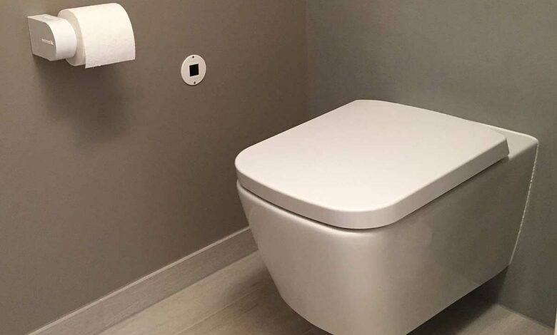 Le système Wecemat détecte la présence de l'utilisateur et la quantité de papier toilette utilisée pour ajuster la quantité d'eau pour la chasse.