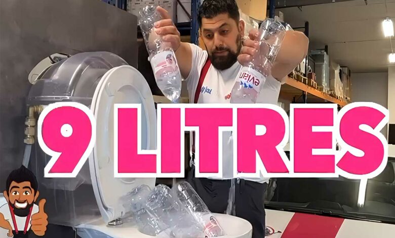 Sidi Drici verse 9 litres d'eau dans les toilettes.