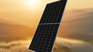 Sharp dévoile ses nouveaux panneaux solaire bifaciaux.