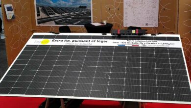 Le panneau Luxsiol est ultra-léger, sans cadre, sans verre, spécialement adapté aux toitures à faible portance.