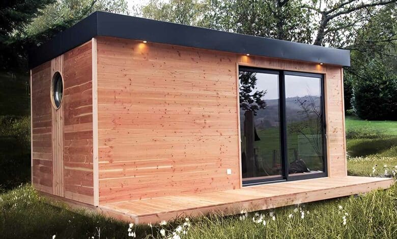 Un studio de jardin en bois de 20 m² livrable dans un délai de 3 mois, prêt à l'emploi.