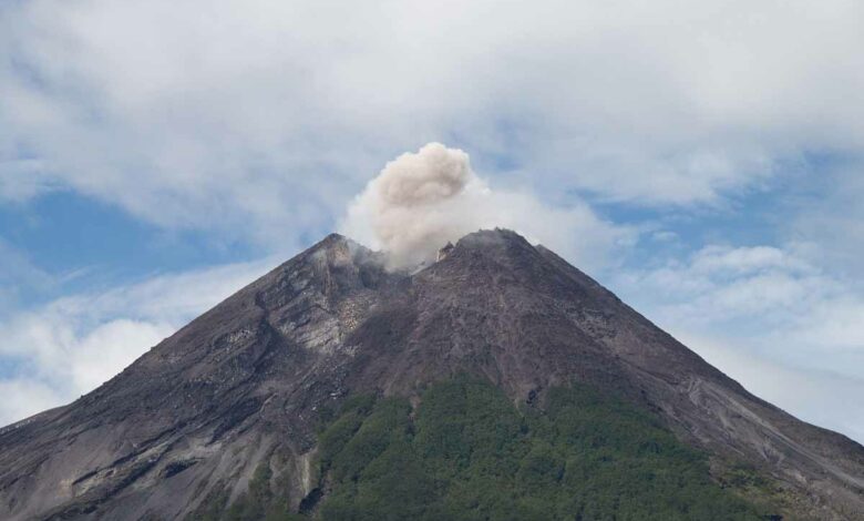 Les scientifiques souhaiteraient exploiter l'énergie géothermique des volcans, ici le mont Merapi en Indonésie.