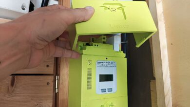 Ouverture du cache du compteur Linky.