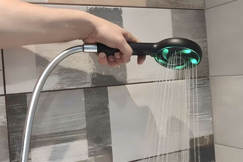 Un pommeau de douche pour réaliser des économies d'eau.