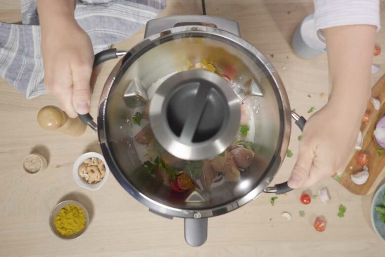 Réalisation de recettes dans un robot de cuisine.