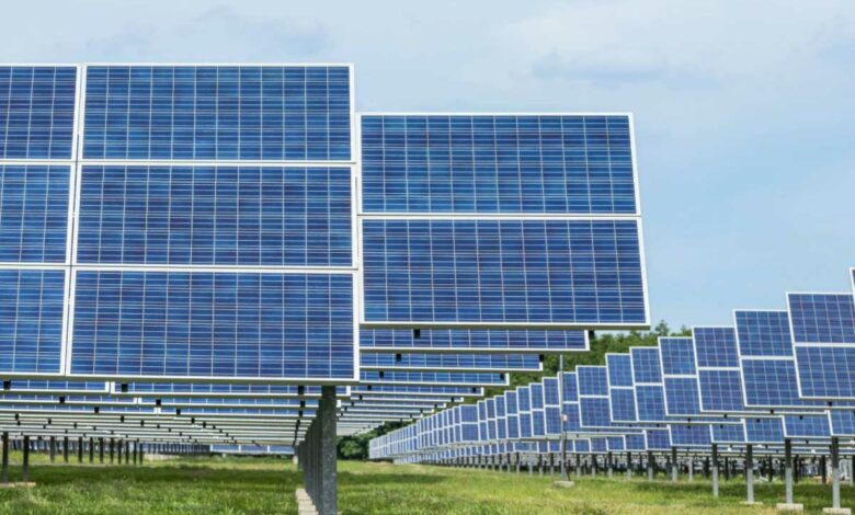 Une ferme solaire pour produire de l'énergie.