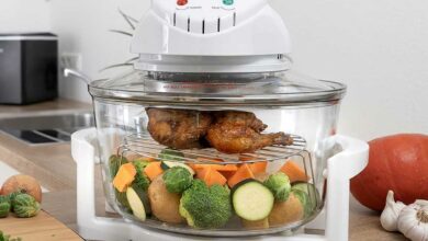 Un four halogène et son bol transparent qui permet de voir la cuisson.