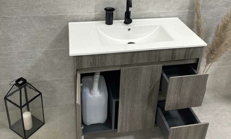 Un meuble de salle de bain ingénieux qui permet d'économiser de l'eau.