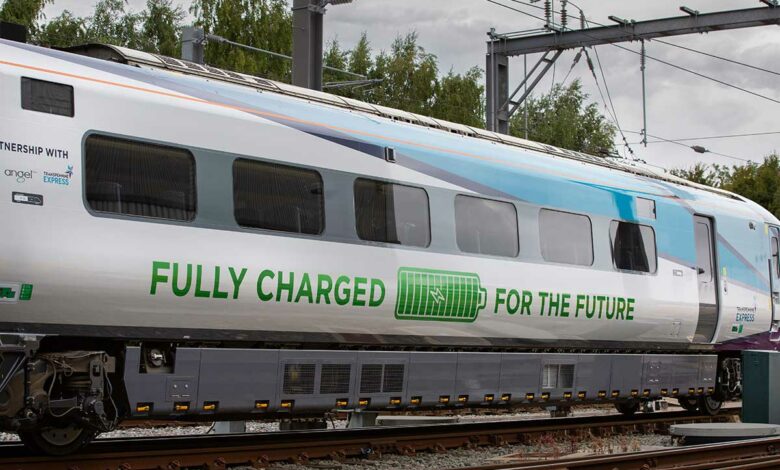 Un train électrique fonctionnant avec des batteries.