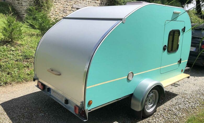 Une mini caravane teardrop.