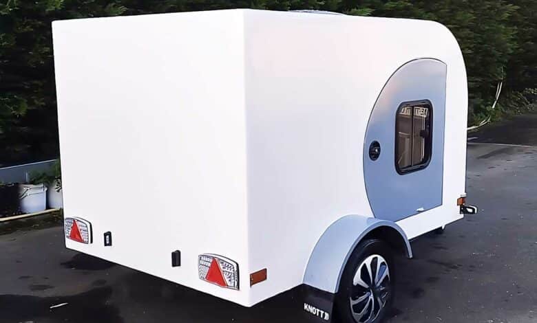Une mini caravane qui porte le nom de Micro.