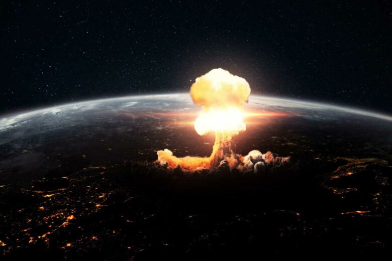 Une explosion atomique sur Terre vue de l'espace.