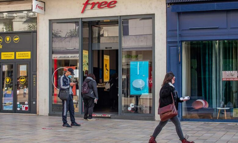 Devanture d'une boutique Free à Tours.