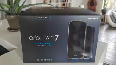 Le carton d'emballage du Orbi Série 970 – Système Mesh WiFi 7 Quad-Band, Noir, 27 Gbit/s, (Lot de 2).