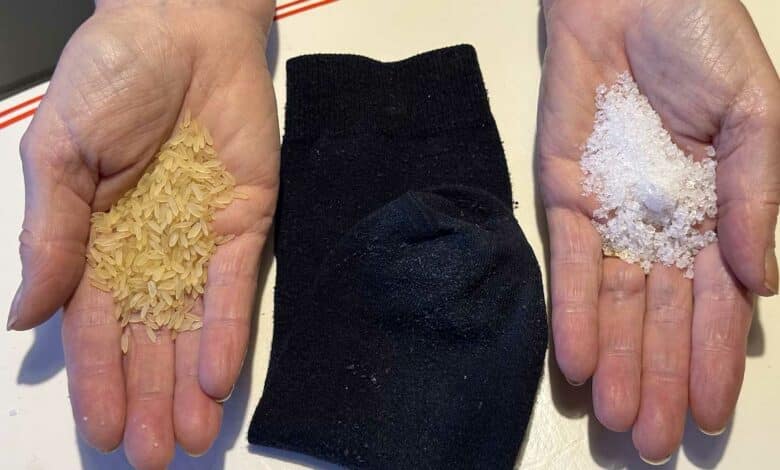 Du riz, du gros sel et une vieille chaussette.
