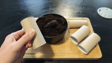 Faire des buchettes de combustible avec du marc de café.