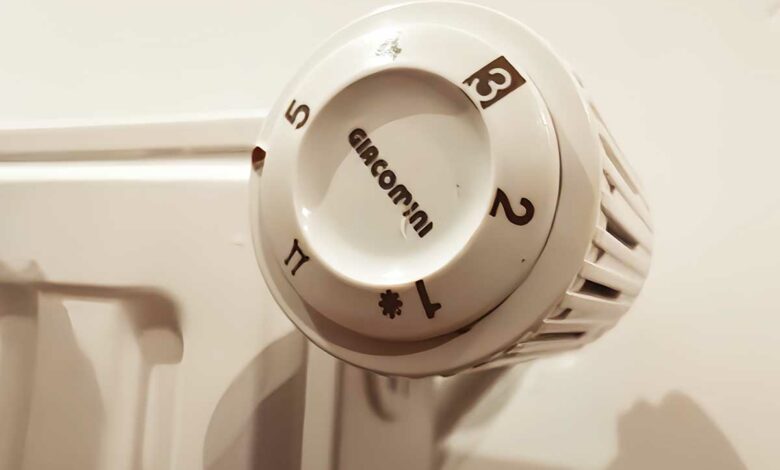Un thermostat de radiateur avec le symbole d'un flocon.