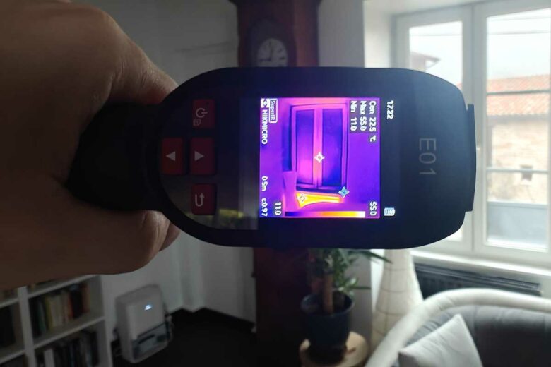 Passage d'une caméra thermique pour détecter les problèmes d'isolation.