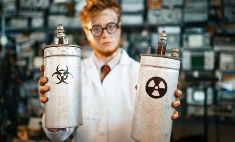 Un savant fou avec des matériaux nucléaires.