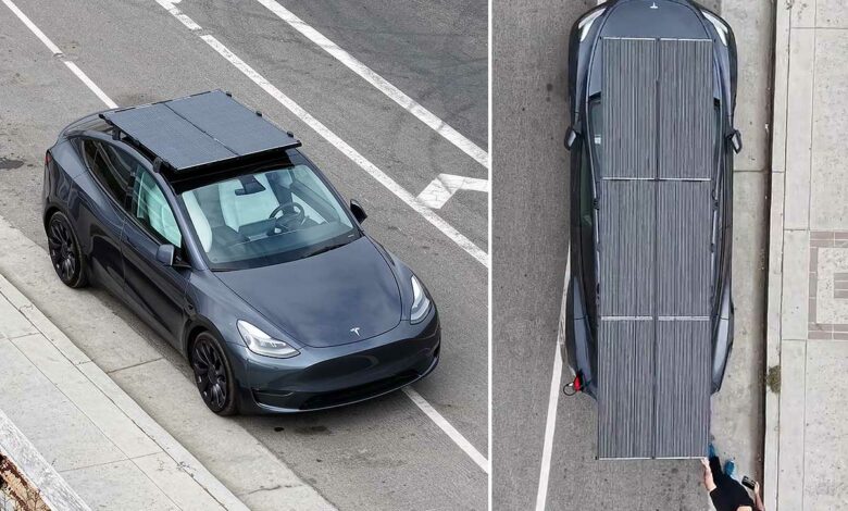 Une Tesla avec des panneaux solaires.