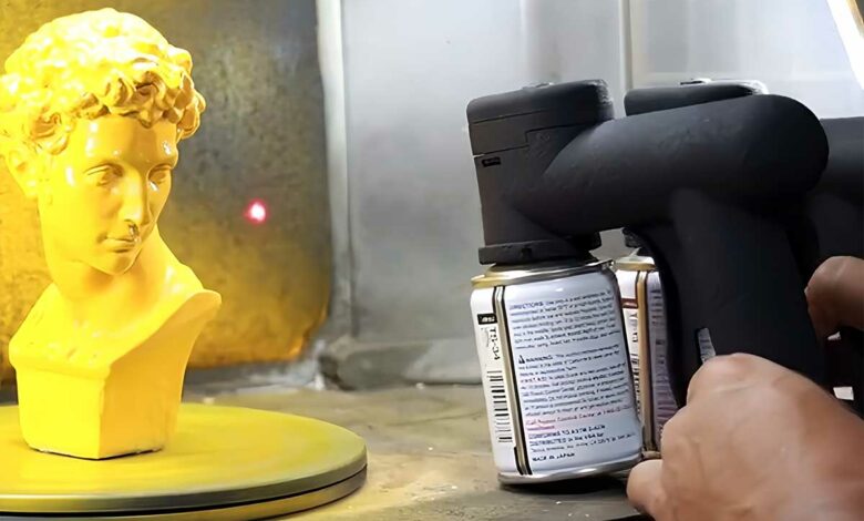 Le laser du pulvérisateur lors d'une session de peinture.