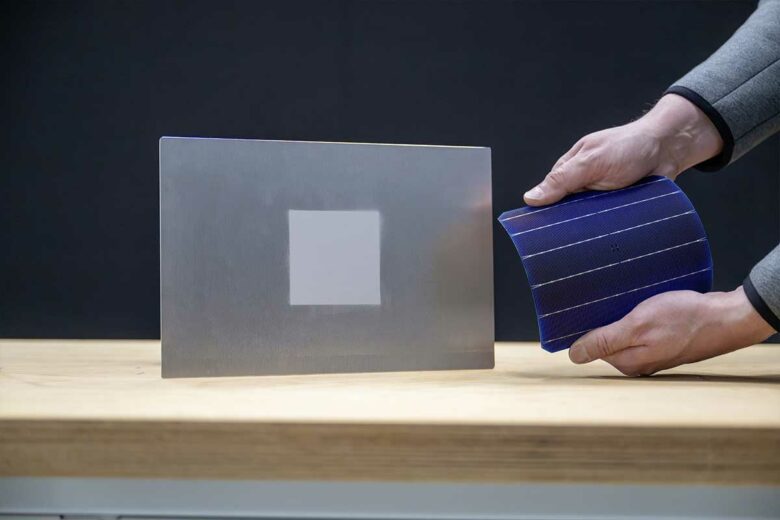 Une peinture solaire comparée à un module photovoltaïque.
