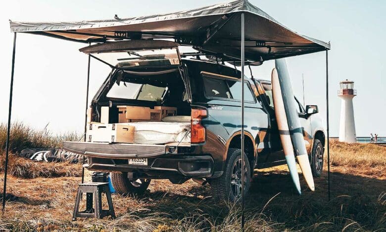 Un pick-up aménagé pour le camping.