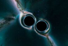 Deux trous noirs qui fusionnent dans l'espace.