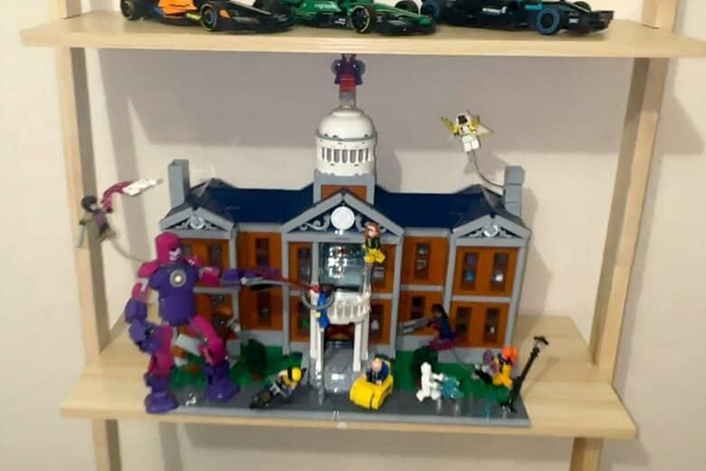 L'Institut X-MEN LEGO terminé et installé.