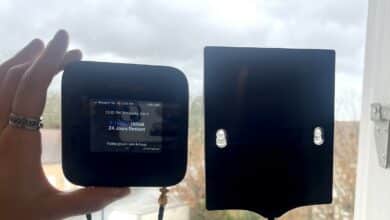 L'antenne a été placée sur une vitre grâce aux ventouses.