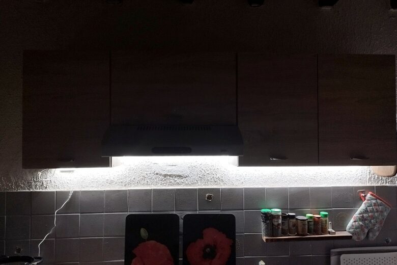 La guirlande LED une touche lumineuse et intelligente dans ma cuisine.