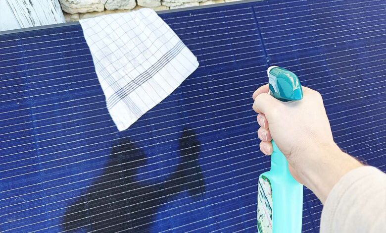 Nettoyage des panneaux solaires.