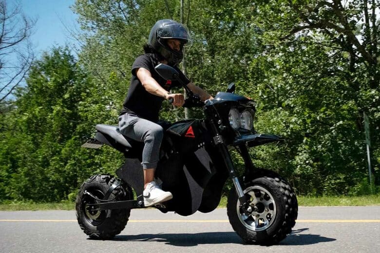 La moto électrique modulable 3-en-1 Avvenire Combat.