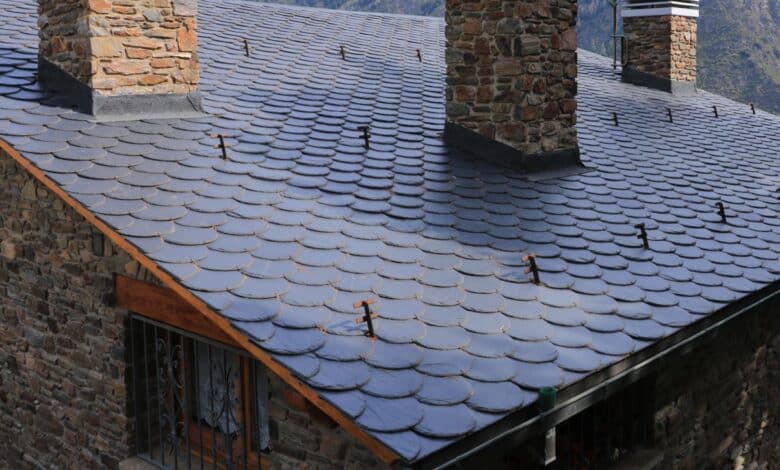 Un chauffage solaire qui capture l'énergie thermique des toiture d'ardoise.