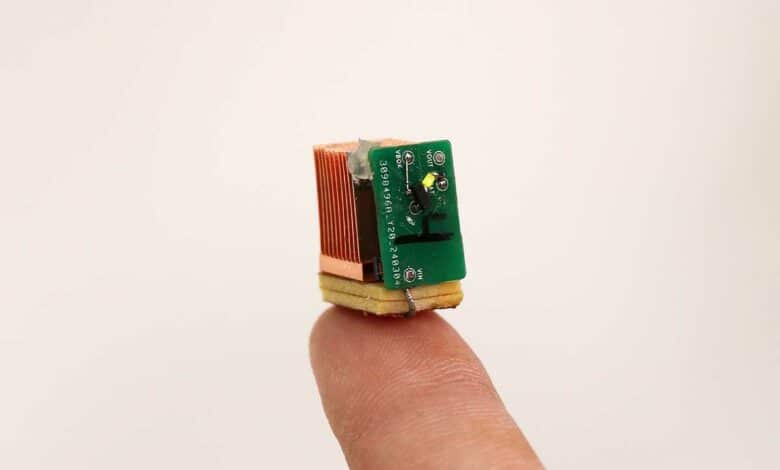 Une technologie de petite taille pour transférer de l'électricité via le corps humain.