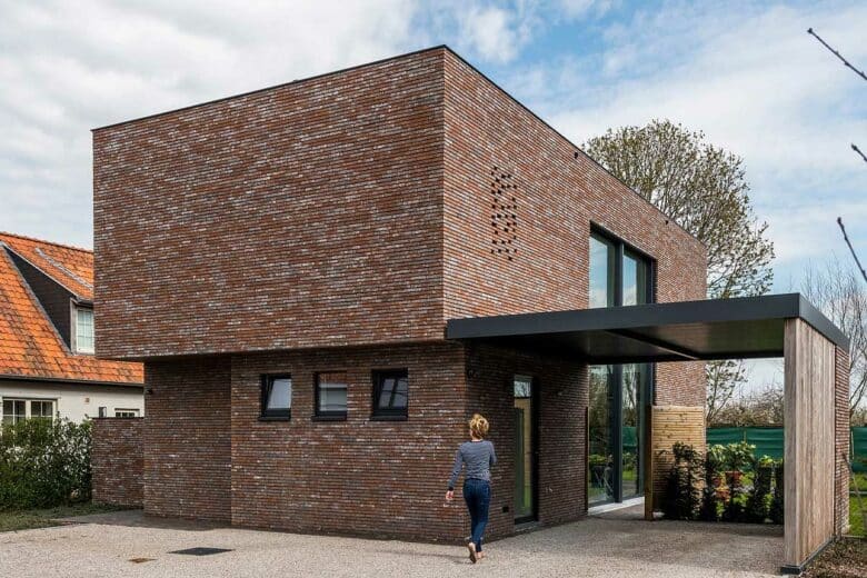 Une maison fabriquée avec des Eco-Brick.