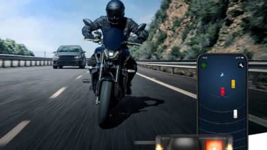 Un motard et un GPS Garmin.