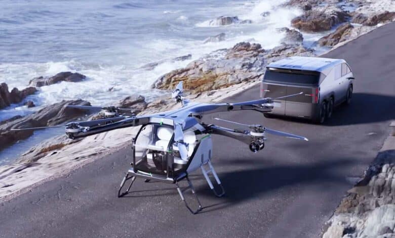 Une voiture et un eVTOL.