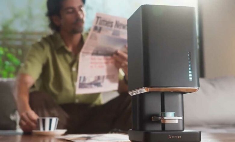 Une machine qui prépare des capsules de café à la maison.